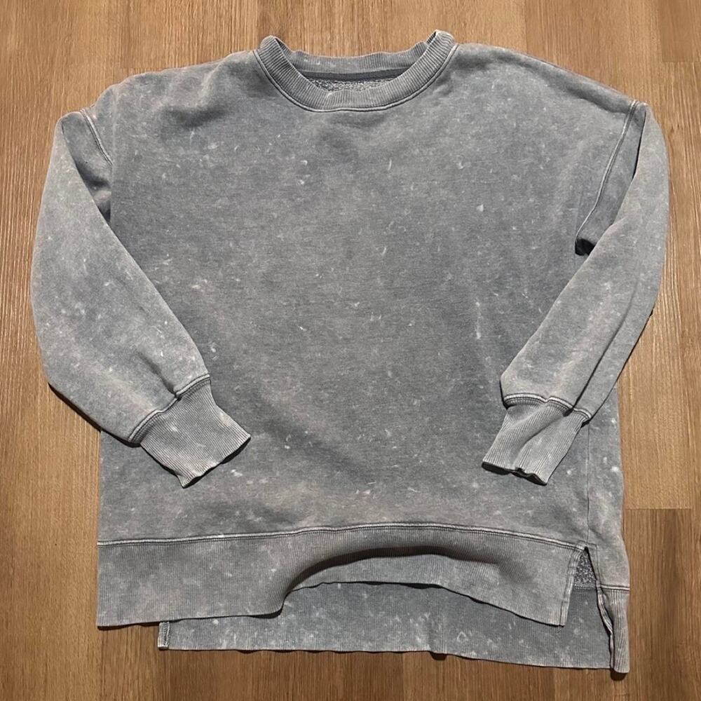 Gray acid wash crewneck sweatshirt